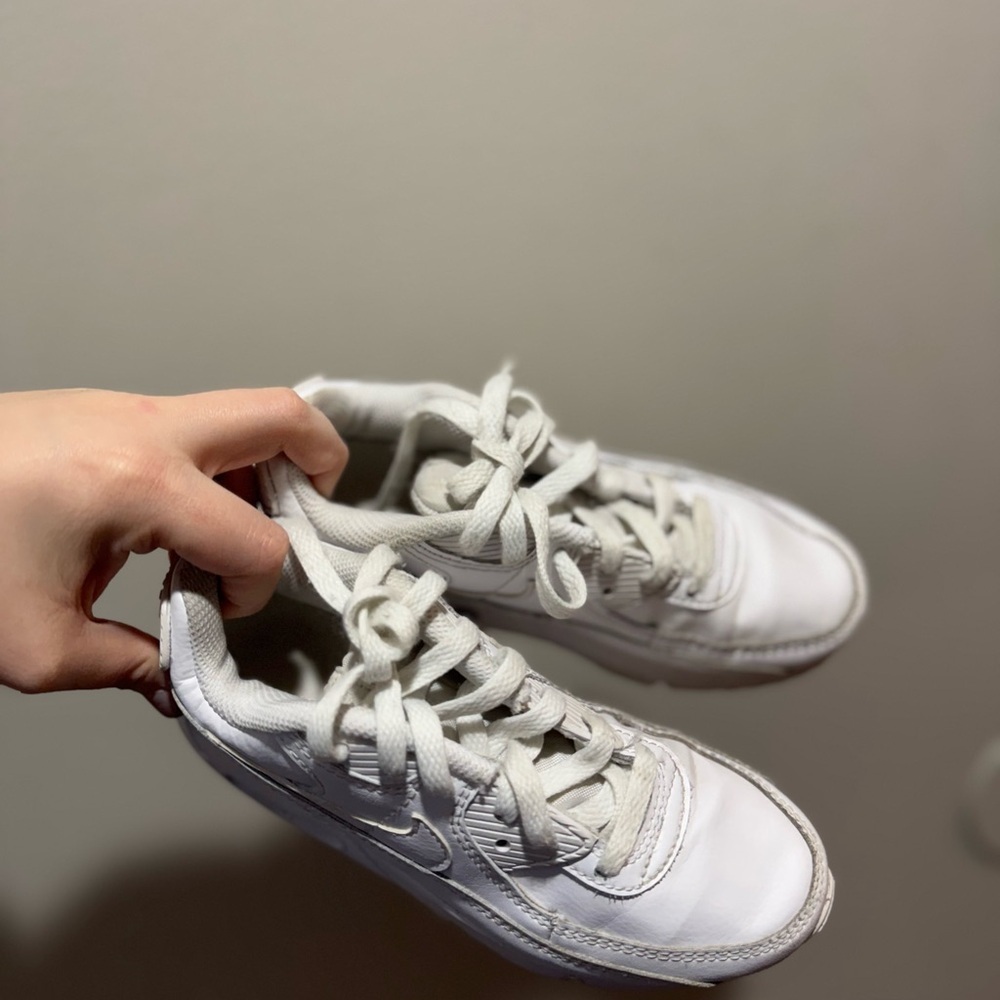 Kid white Nike air maxes - Picture 2 of 7